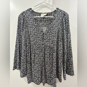 Size M Universal Thread Black and White Patterned Blouse